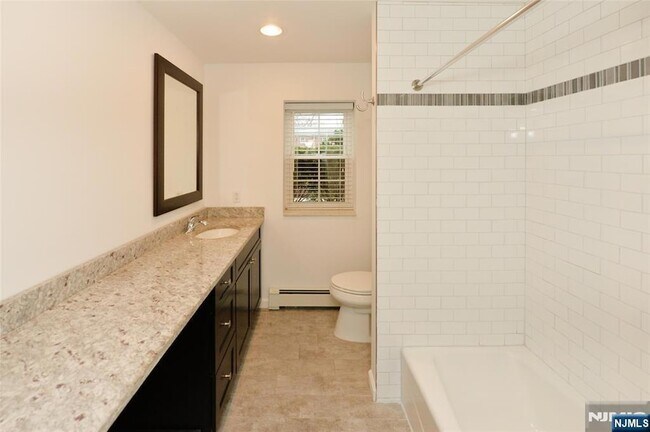 Building Photo - 20-30 Ridge Road Unit A8