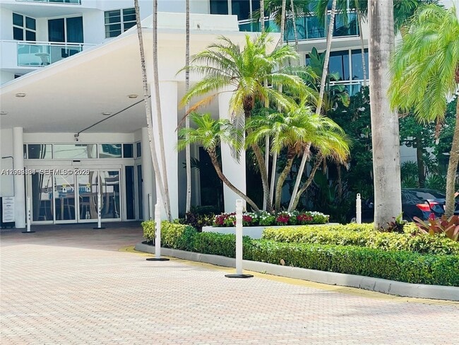 Building Photo - 3001 S Ocean Dr