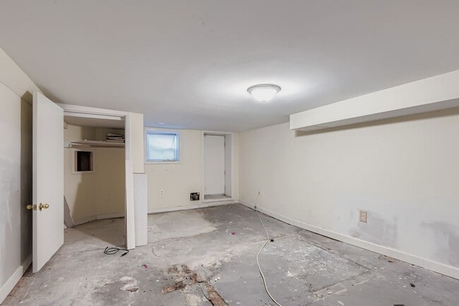 Building Photo - 2535 N Howard St