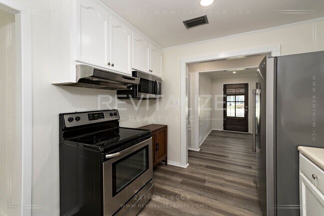 Building Photo - Beautifully Updated 3 Bed 2 Bath Home in D...