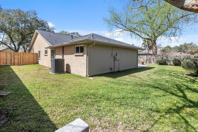 Building Photo - 3323 Peachwood Ln