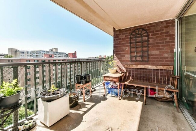 Building Photo - 1300 Army Navy Dr