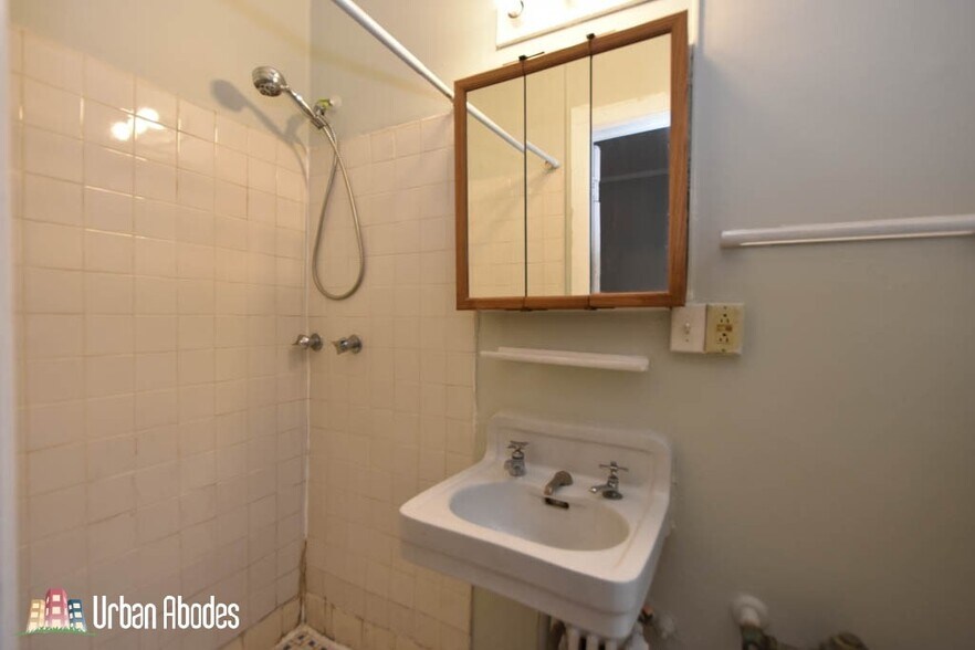 Building Photo - 3824 N Fremont St