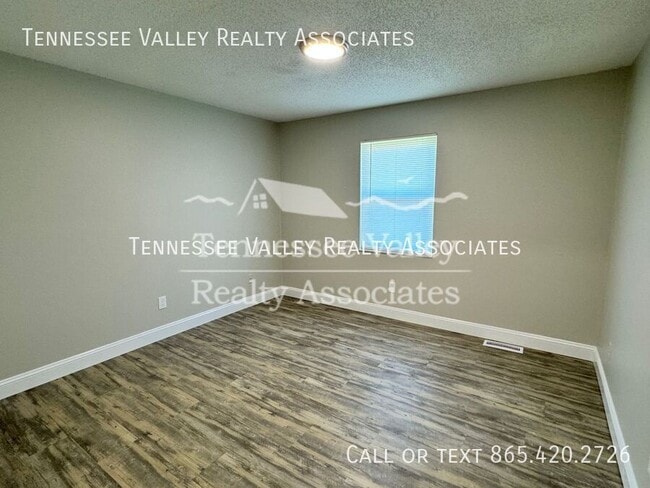 Building Photo - 997 Kirk Ave