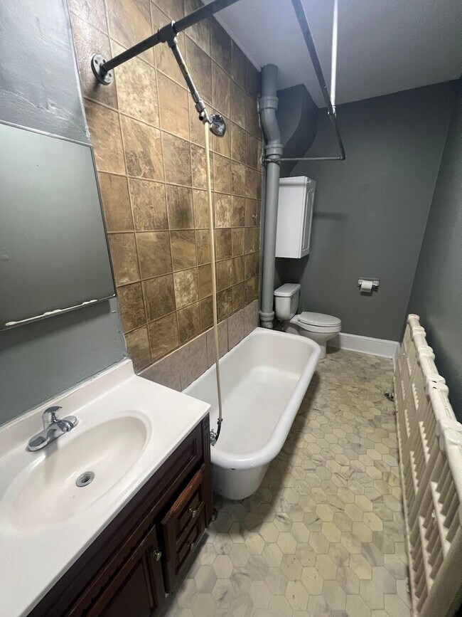 Building Photo - 405 Green Terrace