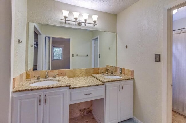 Building Photo - 8573 Echo Creek Ln