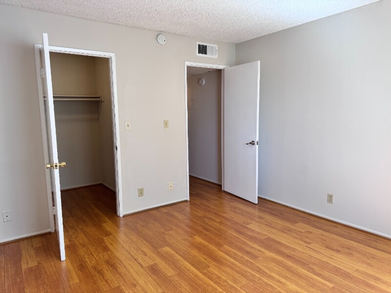 Building Photo - 430 E San Jose Ave