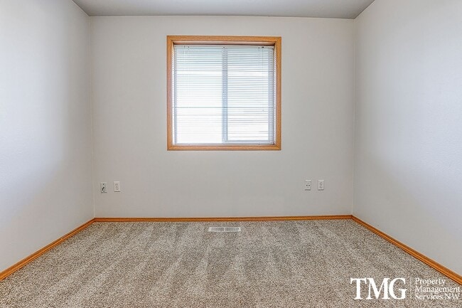 Building Photo - 3BD Ranch Style Home In Great Orchards Location!  Fully Fenced Yard!