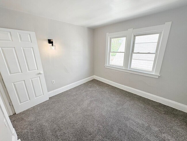 Building Photo - 2552 Foraker Ave