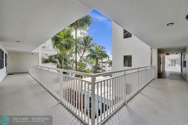 Building Photo - 3100 NE 48th St