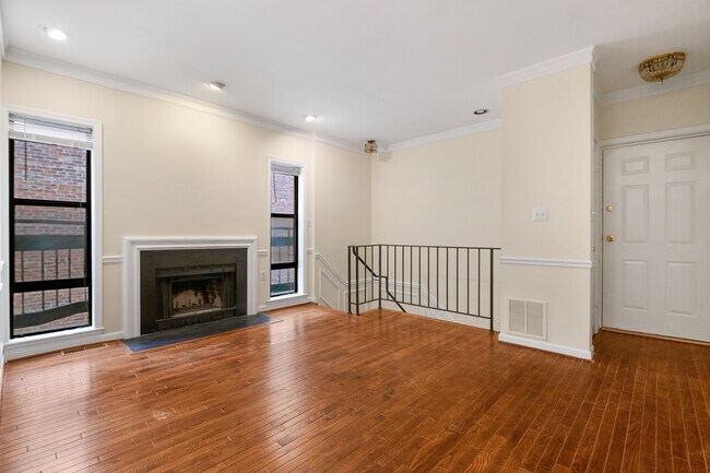 Building Photo - 1669 Park Rd NW