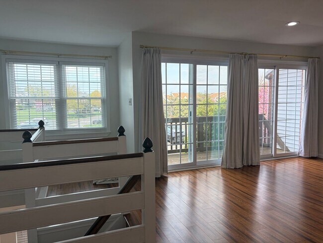 Building Photo - Well Maintained 2nd Floor Condo Now Available in Northridge Estates