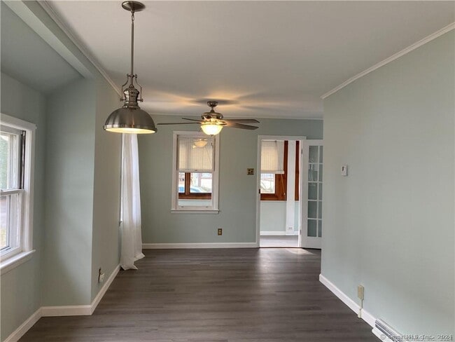 Building Photo - 31 Daggett St