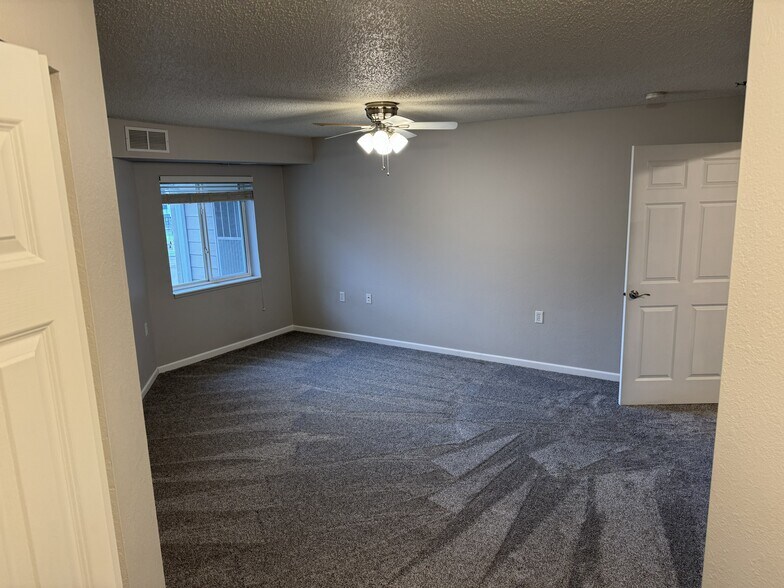 c - 1321 Lake Dr W