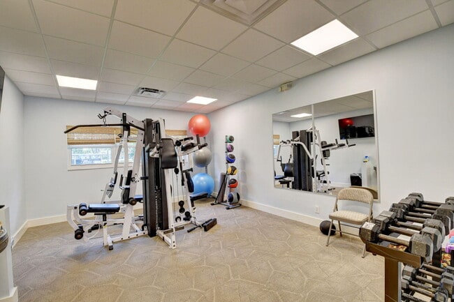 Building Photo - 931 Gardenia Dr