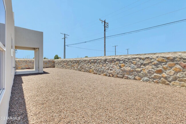 Building Photo - 5981 Ruidoso Downs St