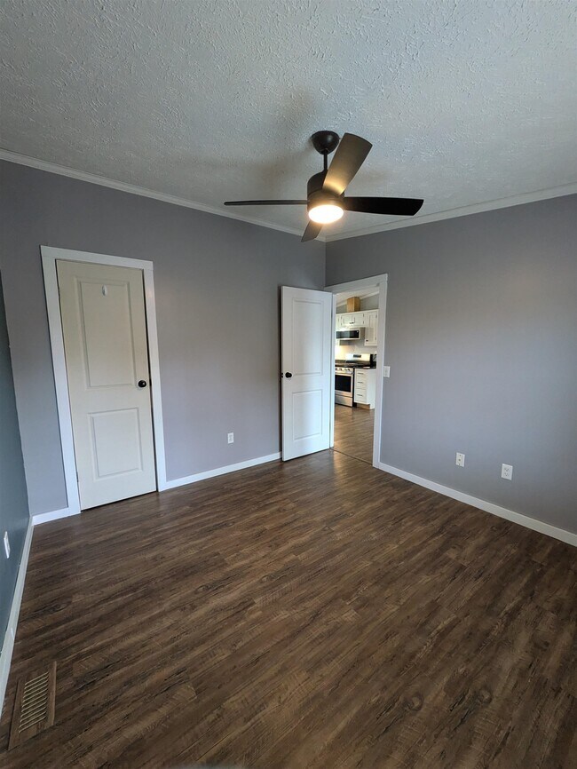 Building Photo - 11 Corn Hill Rd