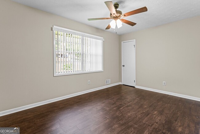 Building Photo - 115 Club Cir