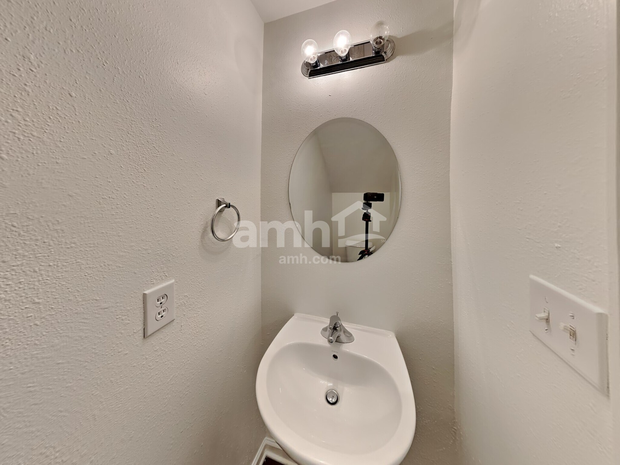 Building Photo - 704 Overlook Rd