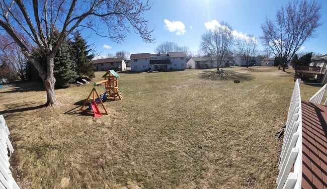 Building Photo - 2310 Skylark Dr