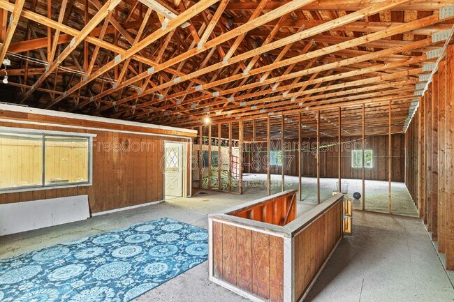 Building Photo - 17778 E Canary Creek Rd