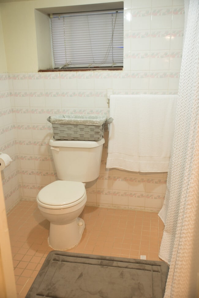 2nd Bathroom - 5031 Cedar Ave