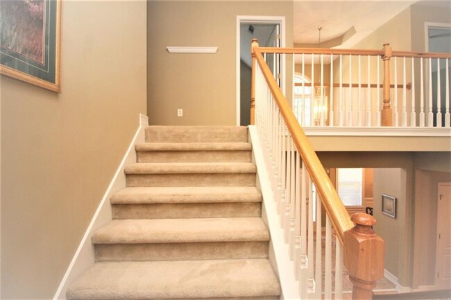 Building Photo - 1060 River Valley Dr