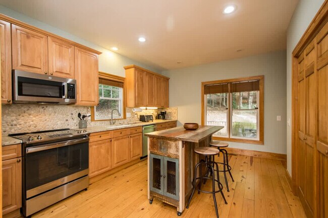 Building Photo - 179 N Mountain Ln
