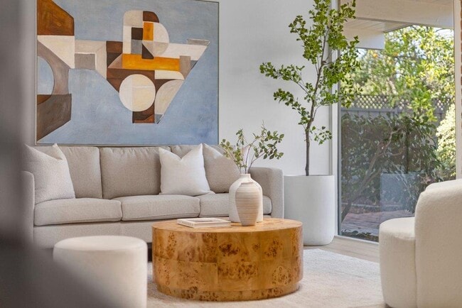 Building Photo - 729 Stendhal Ln