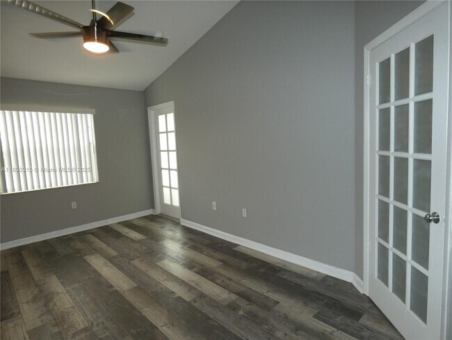 Building Photo - 2850 N Oakland Forest Dr