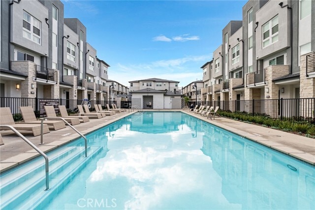 Building Photo - 1323 W Cara Dr