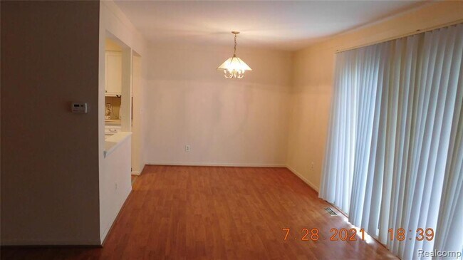 Building Photo - 444 N Fox Hills Dr