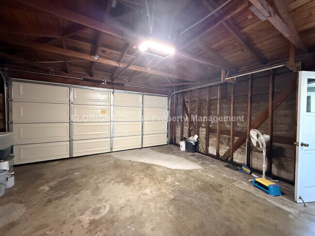 Building Photo - LEASE PENDING -  Spacious 4-Bed, 3-Bath Gem in San Luis Obispo