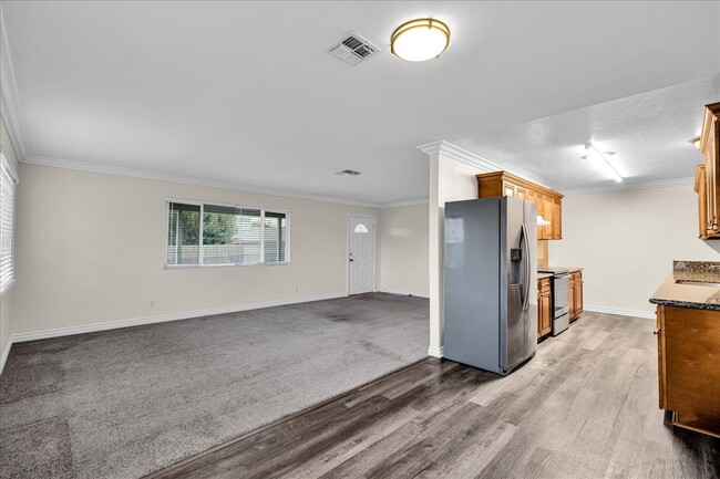 Building Photo - 11074 Knobb Ave