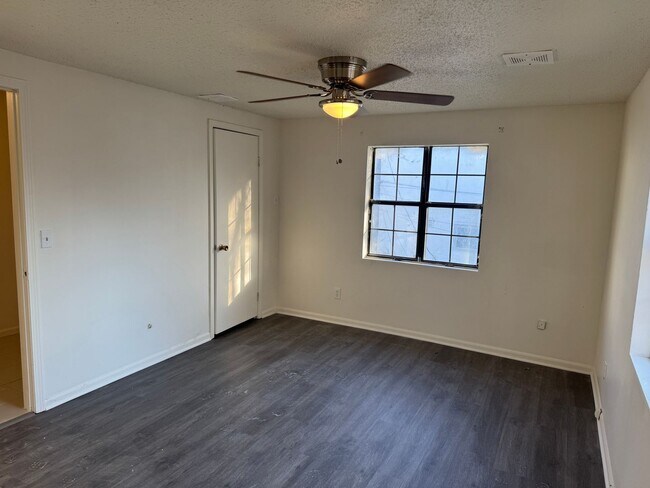 Building Photo - 607 Tenny Ave