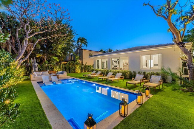 Building Photo - 6145 La Gorce Dr