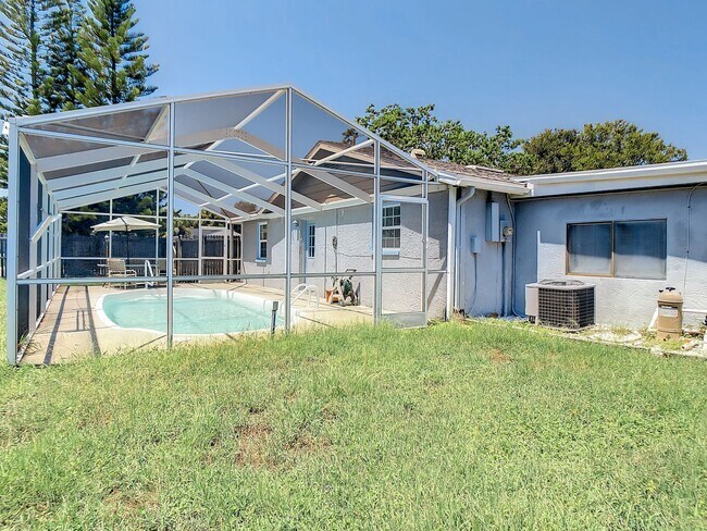 Building Photo - 4 Bedroom POOL Home in Largo