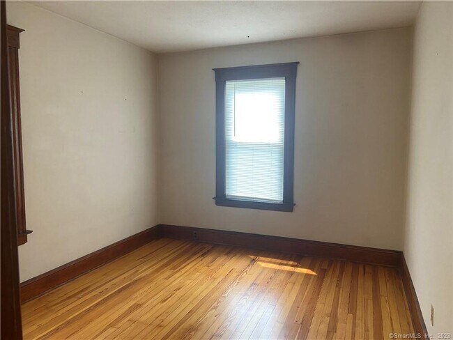 Building Photo - 53 Oakwood Ave
