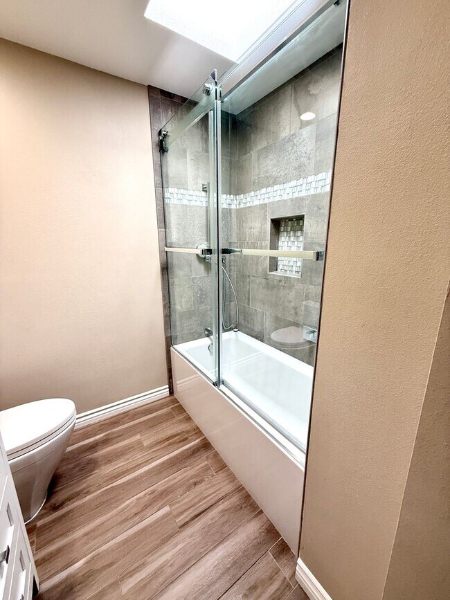 Building Photo - Coveted Highpoint Property
