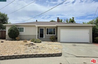 Building Photo - 2068 Revere Dr