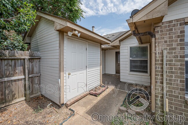 Building Photo - 5917 Carmel Dr