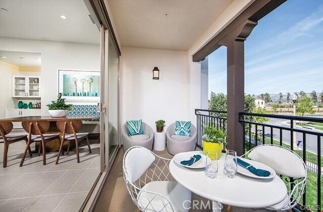 Building Photo - 141 Damsel