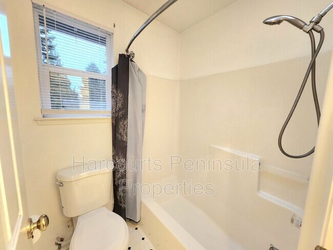 Building Photo - 24550 S Kingston Rd NE