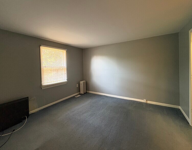 Building Photo - 8002 Cattail Ct