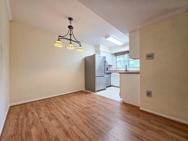Building Photo - 7758 New Providence Dr