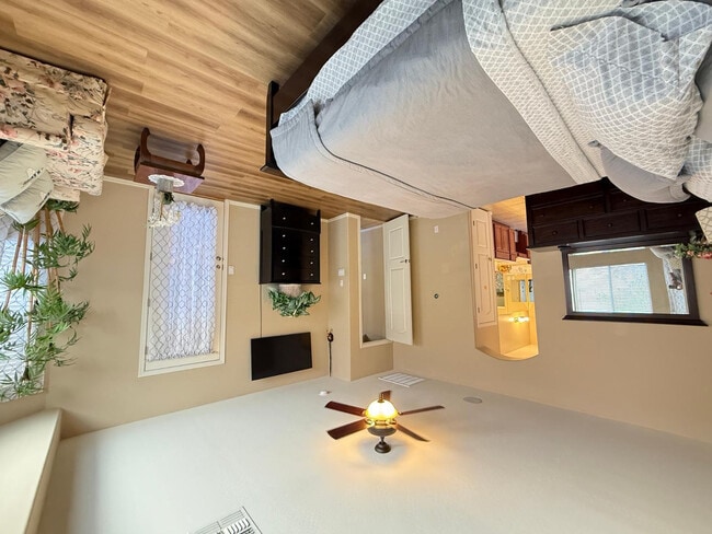 Building Photo - 1928 W Spur Dr