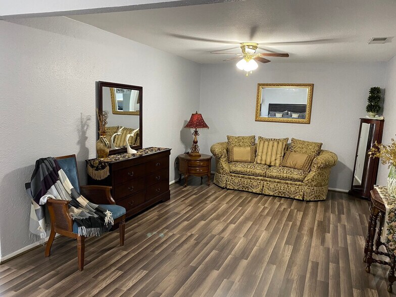 Building Photo - 5013 Wingfoot Ln