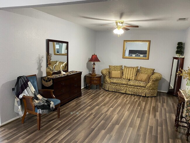 Building Photo - 5013 Wingfoot Ln