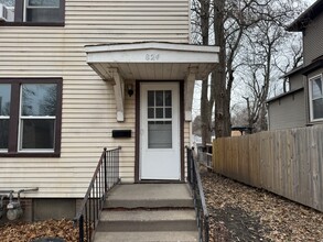 Building Photo - 824 Tremont Ave