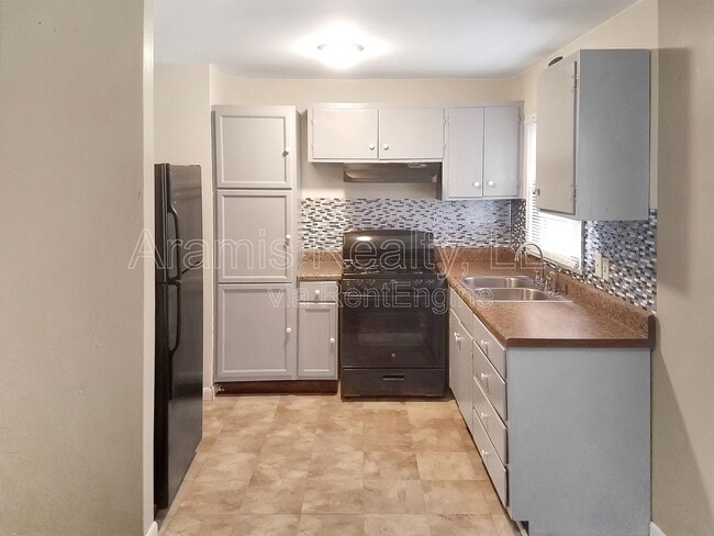 Building Photo - 2642 Santa Monica Dr NW